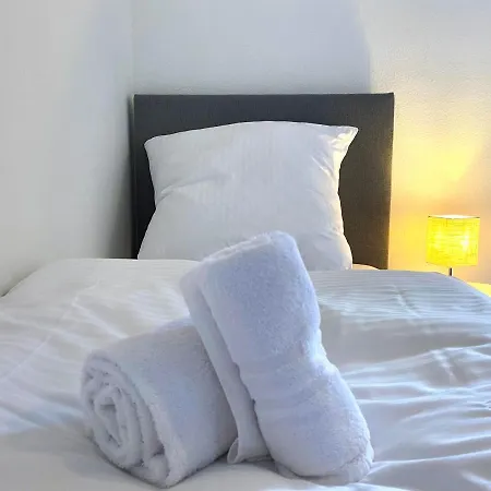 Gemuetliche Unterkuenfte Fuer Laengeren Aufenthalt Und Monteure Inkl Balkon, Waschmaschine, Wifi, Kueche Und Parkplatz Aschersleben