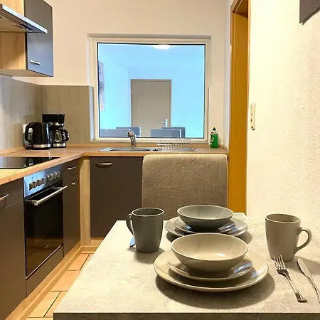 Aparthotel Gemuetliche Unterkuenfte Fuer Laengeren Aufenthalt Und Monteure Inkl Balkon, Waschmaschine, Wifi, Kueche Und Parkplatz Aschersleben