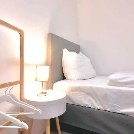 Gemuetliche Unterkuenfte Fuer Laengeren Aufenthalt Und Monteure Inkl Balkon, Waschmaschine, Wifi, Kueche Und Parkplatz 3* Aschersleben