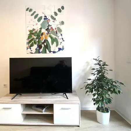 Lägenhetshotell Gemuetliche Unterkuenfte Fuer Laengeren Aufenthalt Und Monteure Inkl Balkon, Waschmaschine, Wifi, Kueche Und Parkplatz Aschersleben