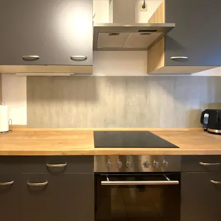 Aparthotel Gemuetliche Unterkuenfte Fuer Laengeren Aufenthalt Und Monteure Inkl Balkon, Waschmaschine, Wifi, Kueche Und Parkplatz Aschersleben