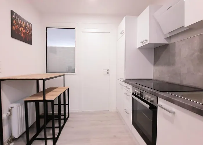 Aparthotel Gemütliche Für Längeren Aufenthalt Und Monteure Inkl Balkon, Waschmaschine, Wifi, Küche Und Parkplatz